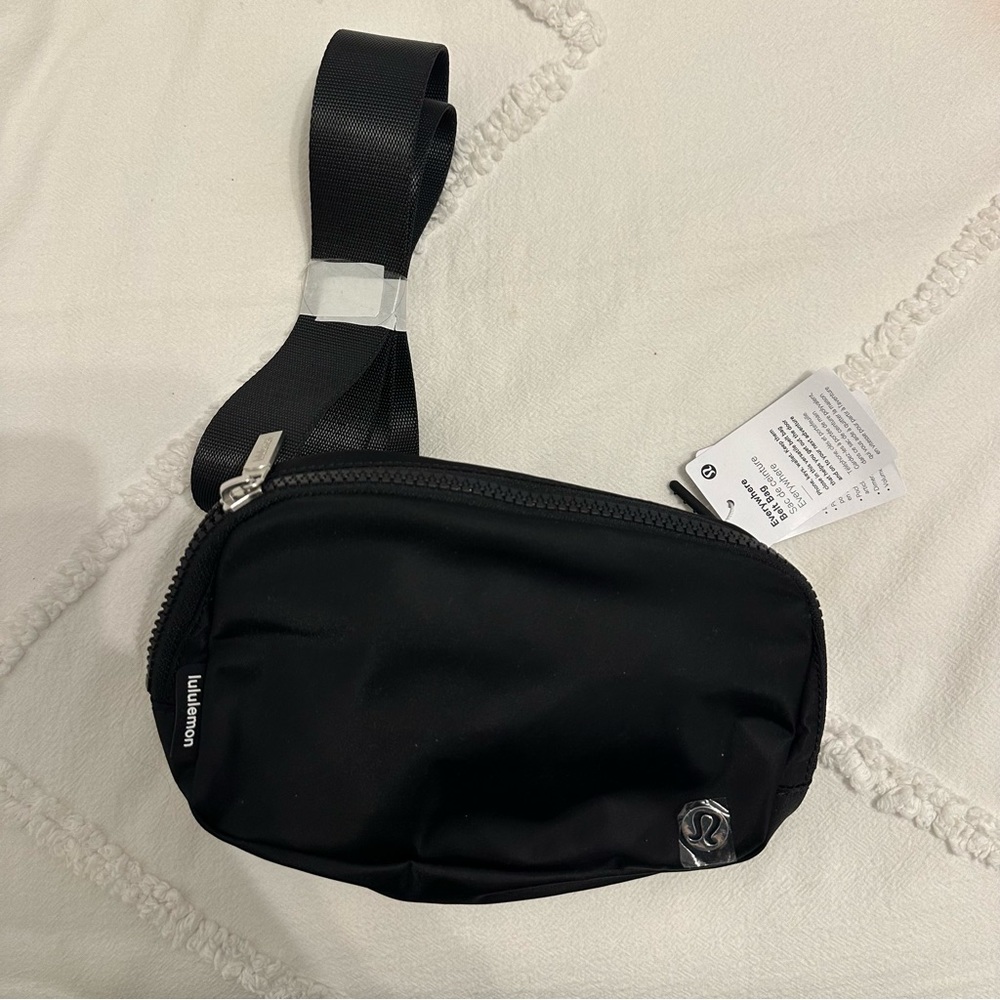 Lulu lemon belt bag new